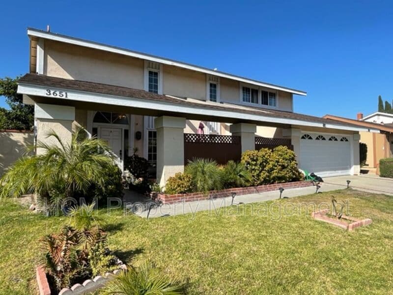 Irvine House: 3651 Claremont St