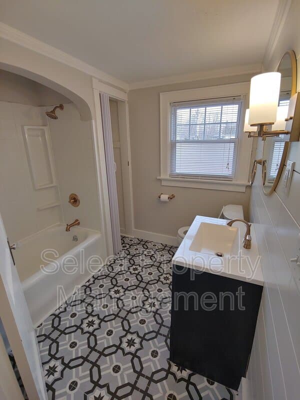 Fort Wayne House: 1321 Clara Ave