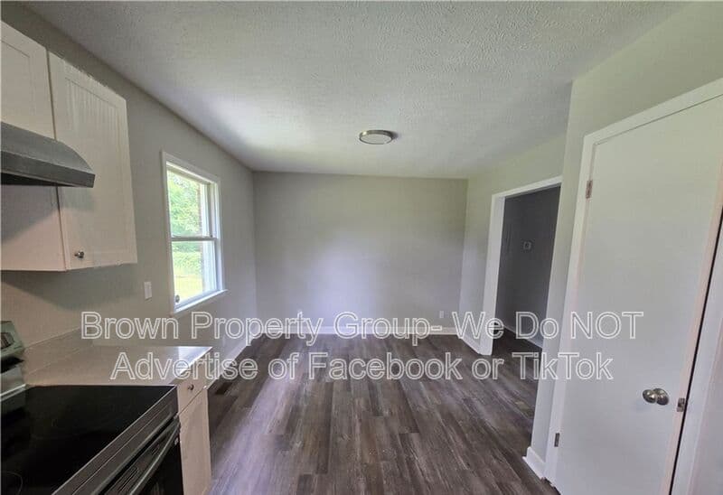 Fayetteville House: 303 Cartwright Dr