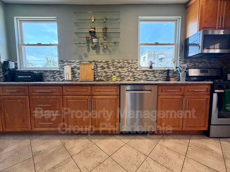 Upper Darby House: 216 Glencoe Rd