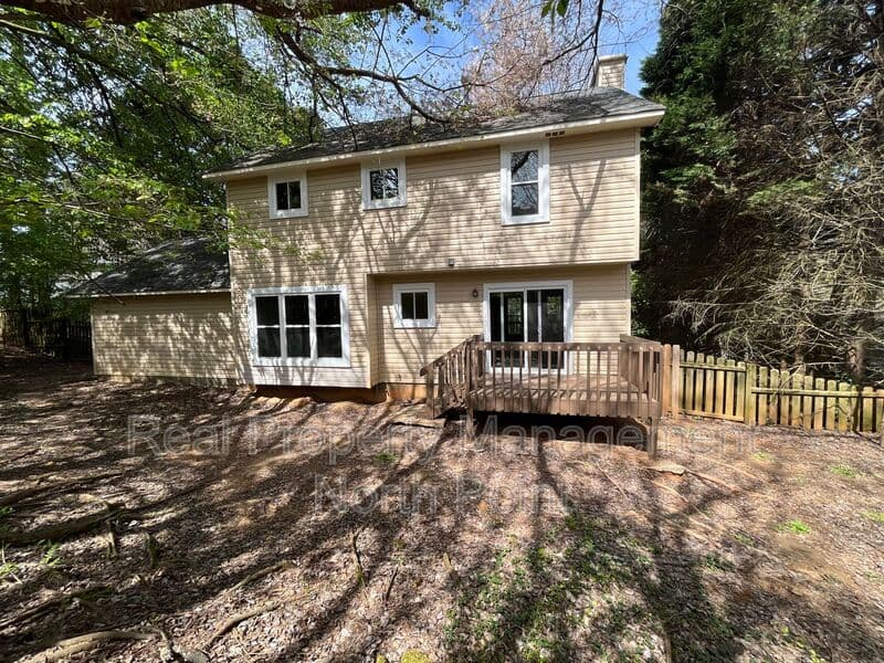 Johns Creek House: 11010 Spotted Pony Trail