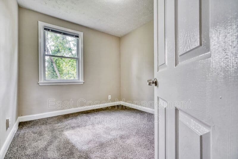 Baltimore Condo: 5906 The Alameda