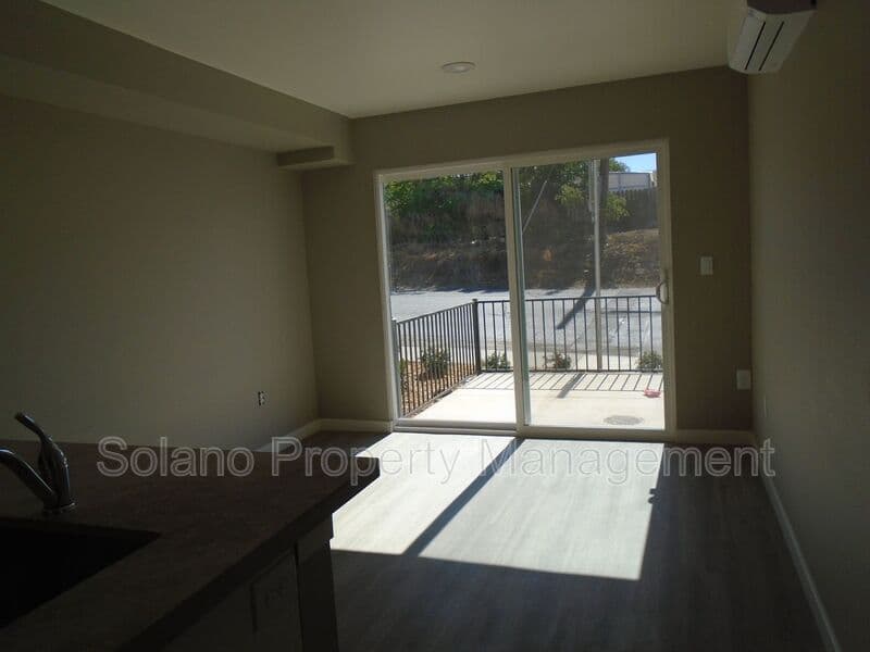 Vallejo House: 2401 Broadway St