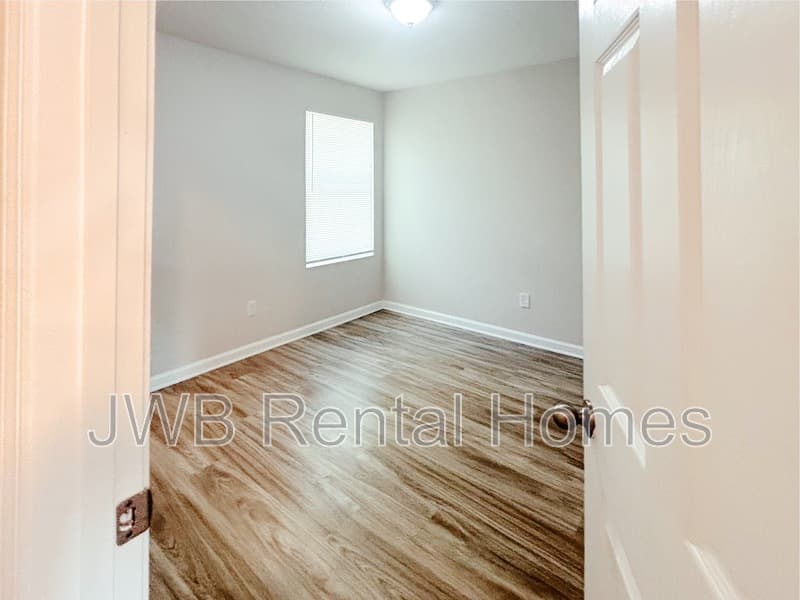 Jacksonville House: 8585 Jasper Ave