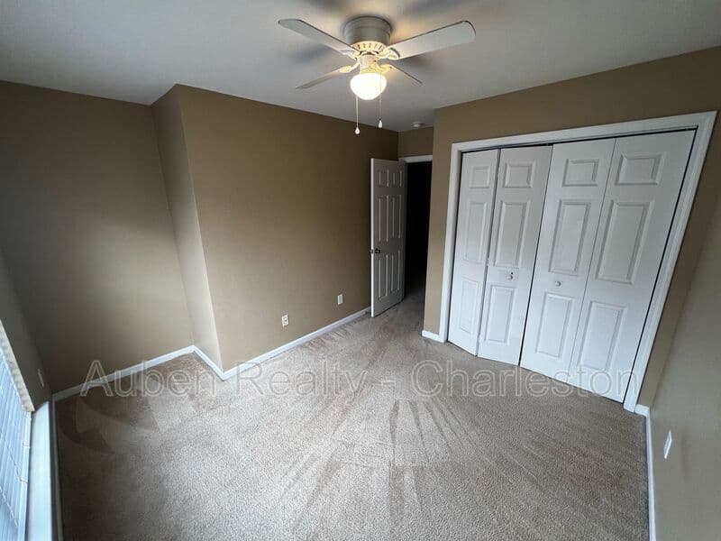 Summerville House: 226 S Lamplighter Ln