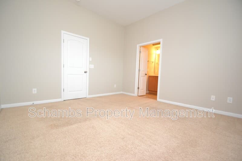 Durham House: 208 Irving Way