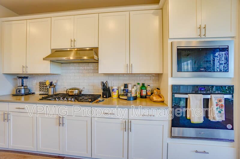 Washougal House: 359 W Koa St