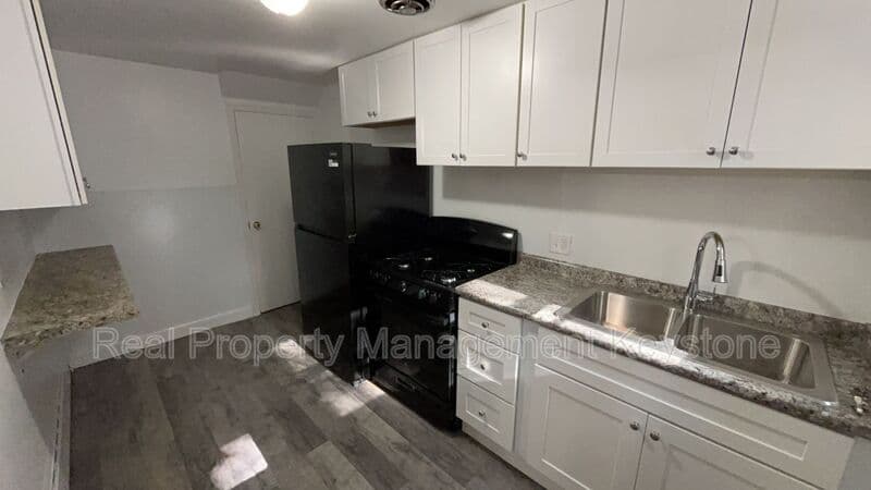 Pittsburgh House: 307 Greenlee Road