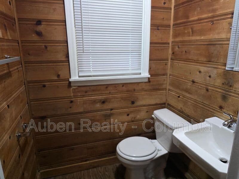 Columbia House: 1339 Blue Ridge Terrace