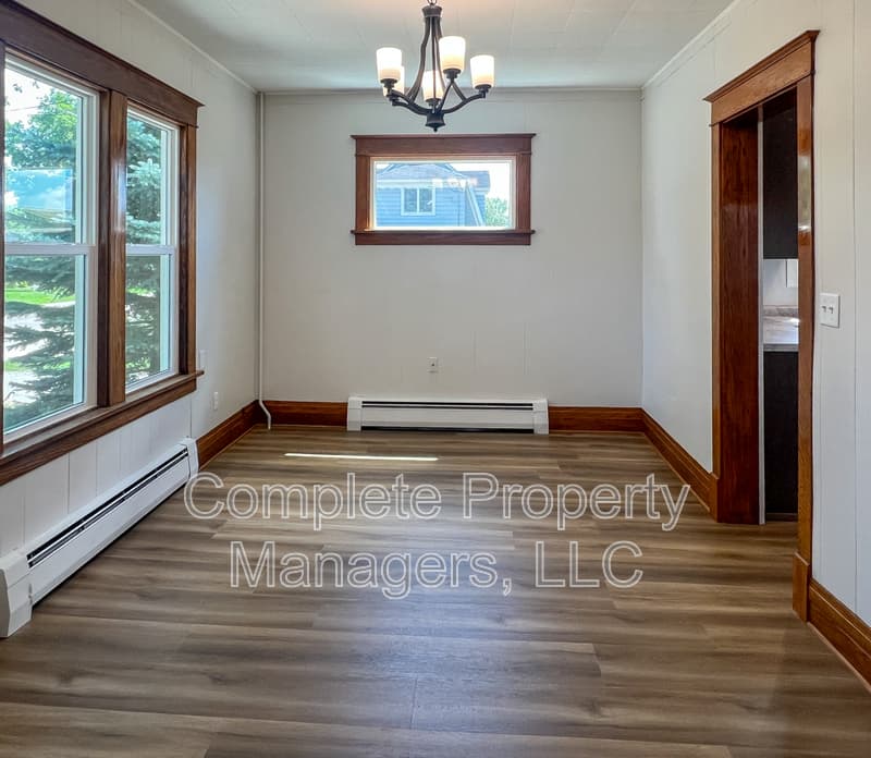 Albert Lea House: 711 Clausen Avenue