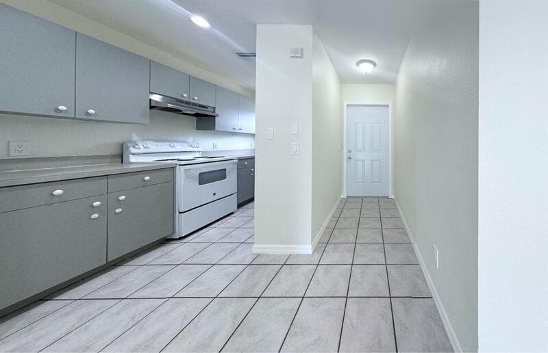 Englewood Condo: 9272 Anita Avenue