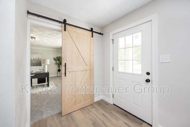 Red Bud House: 9355 IL-3