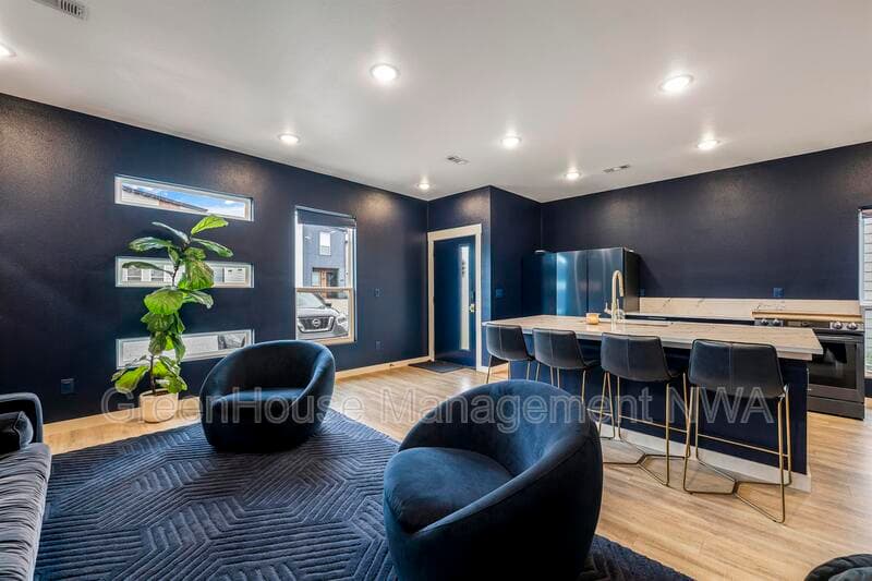 Bentonville House: 1041 Ventnor Ave
