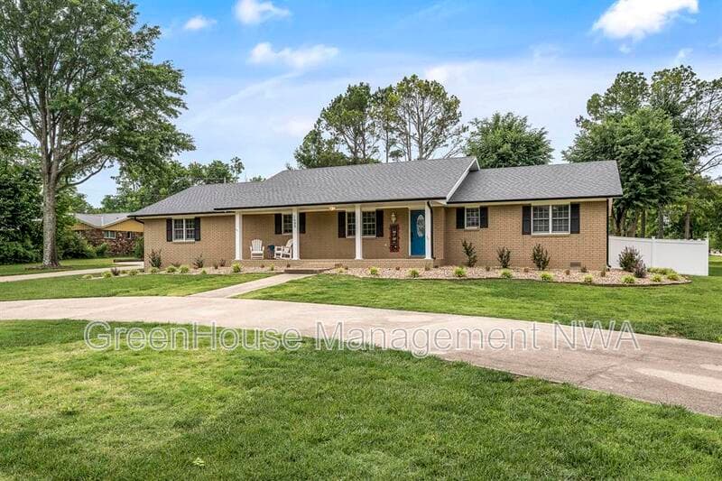 Bentonville House: 1609 SW 2nd Street