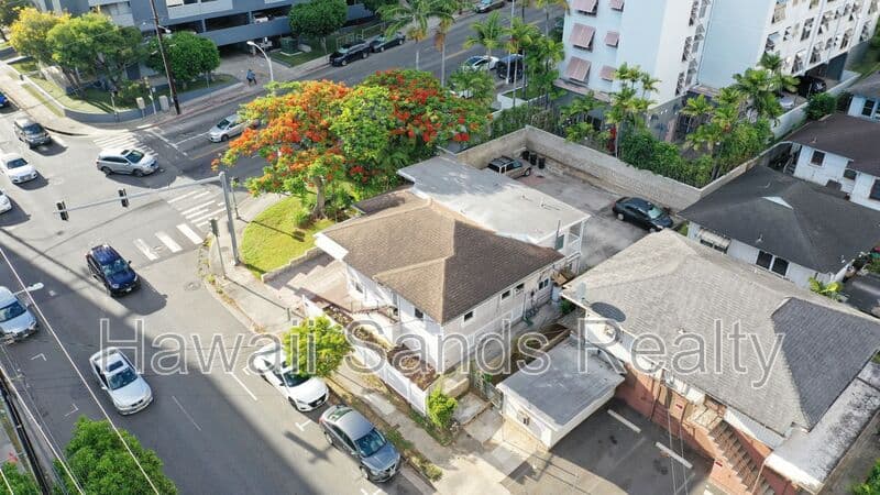 Honolulu House: 908 Kinau Street