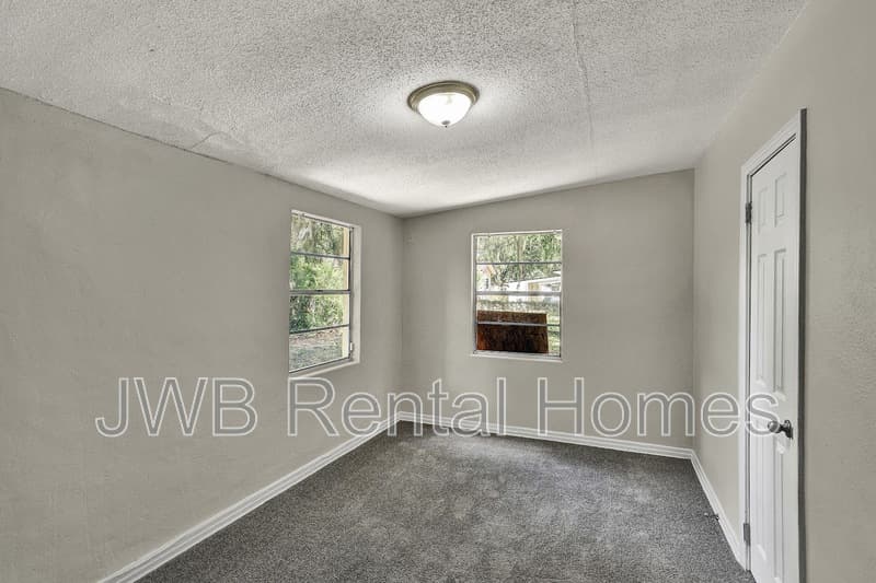 Jacksonville House: 9061 10th Ave