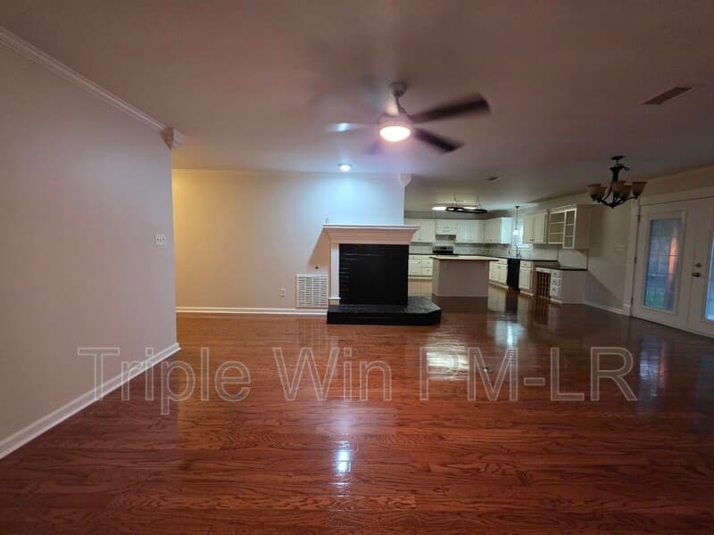 Little Rock House: 12512 Woodbury Dr