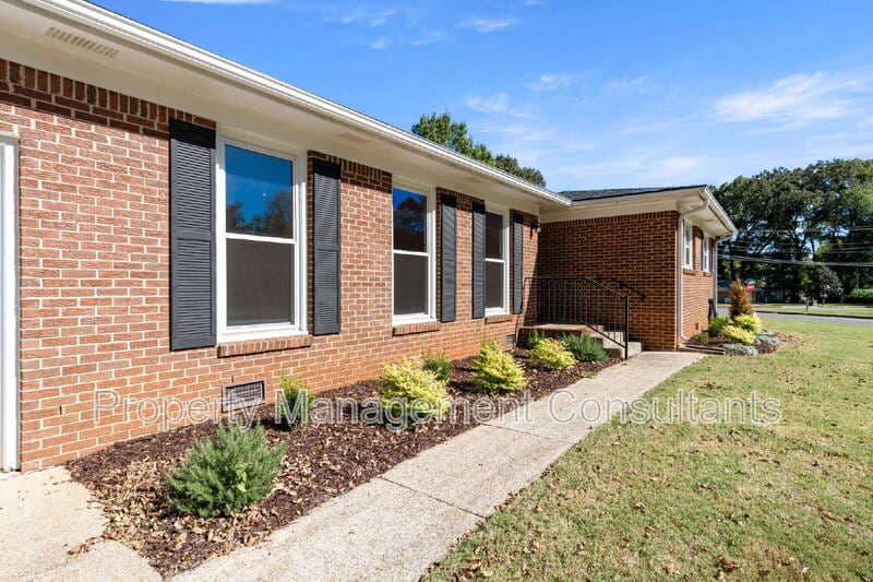 Huntsville House: 3200 West Helena Drive Northwest