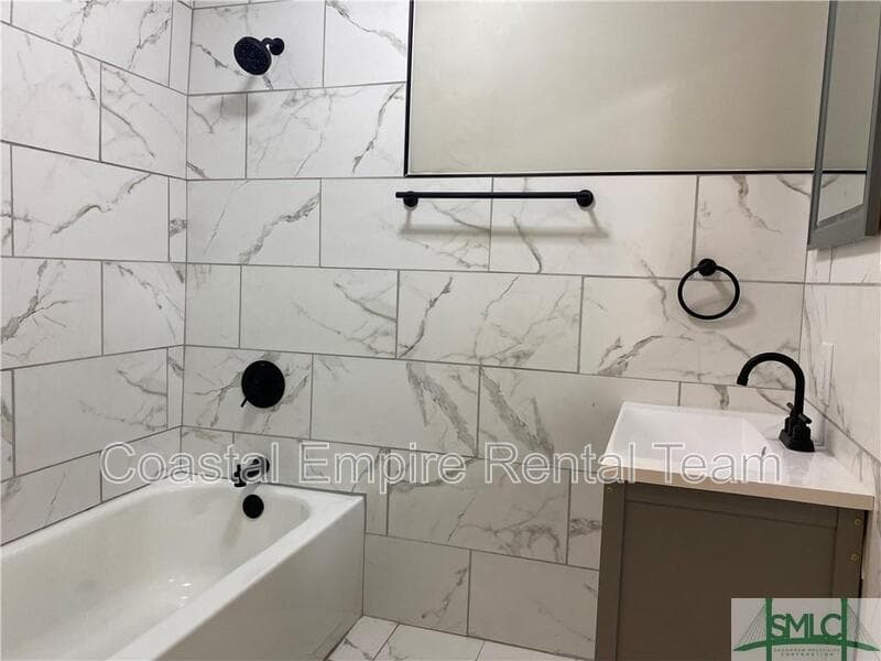 Savannah Condo: 1000 West 53rd Street - Lower Unit