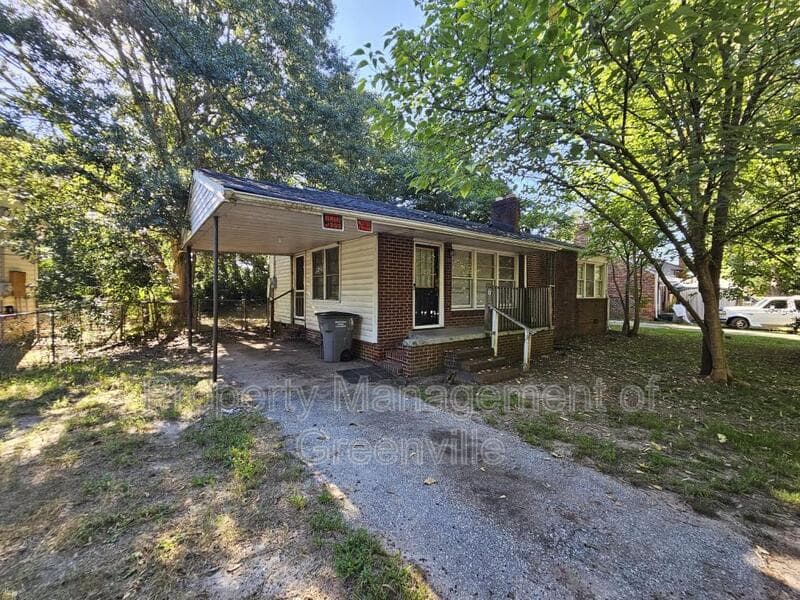 Greenville House: 7 Mayflower Avenue