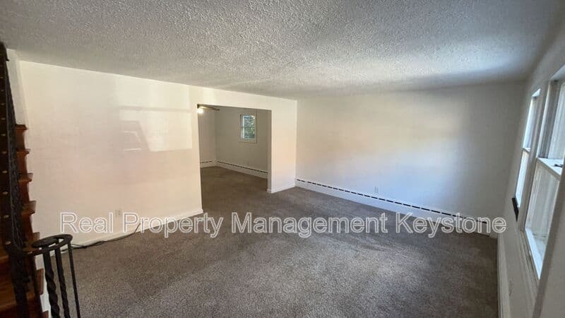 Pittsburgh House: 307 Greenlee Road