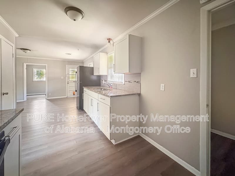 Montgomery House: 1701 Longmeadow Dr