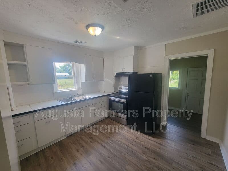 Augusta House: 2133 Grand Boulevard