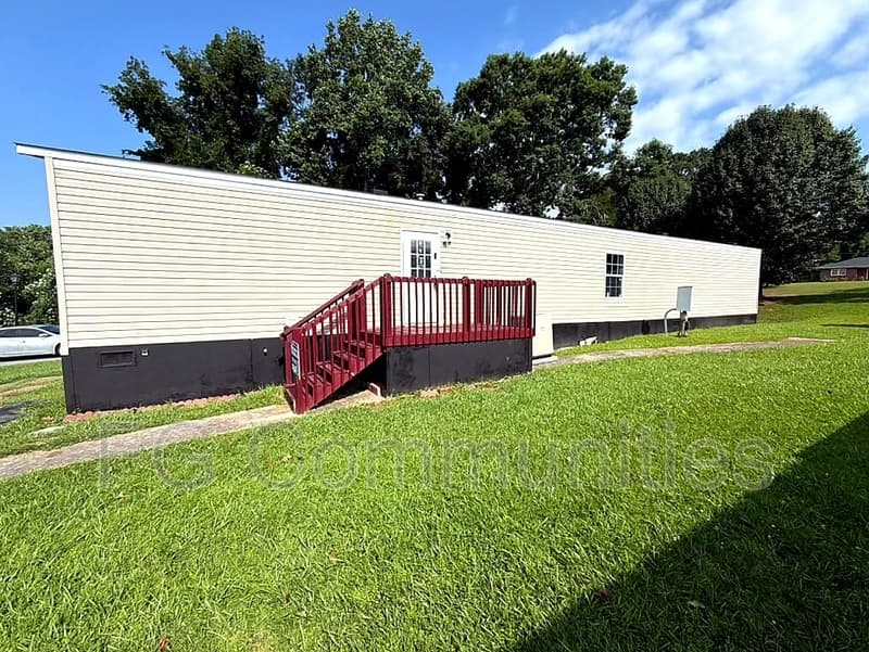 Greenville House: 112 Cloverleaf Ct