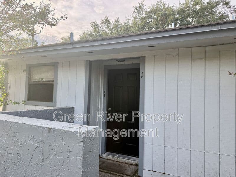 Jacksonville House: 5142 Ricker Road