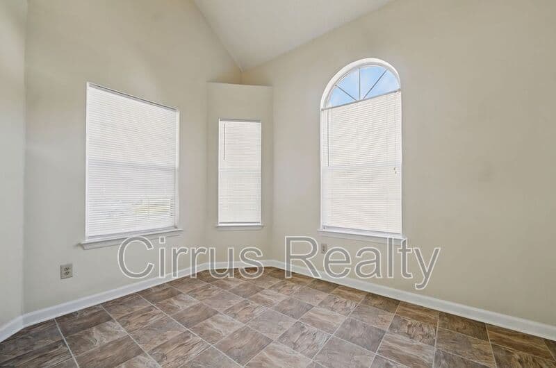 Hampton Townhome: 381 Westview Dr