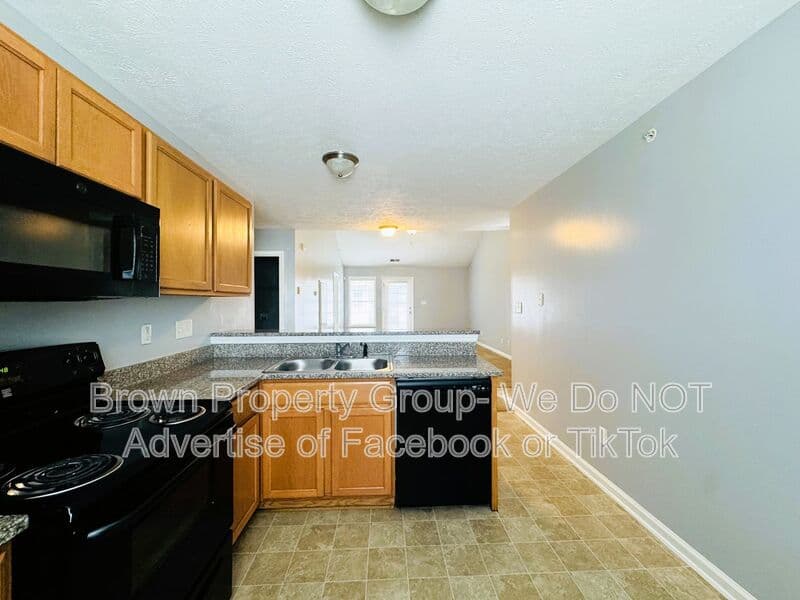 Fayetteville House: 3613-H Dornoch Dr