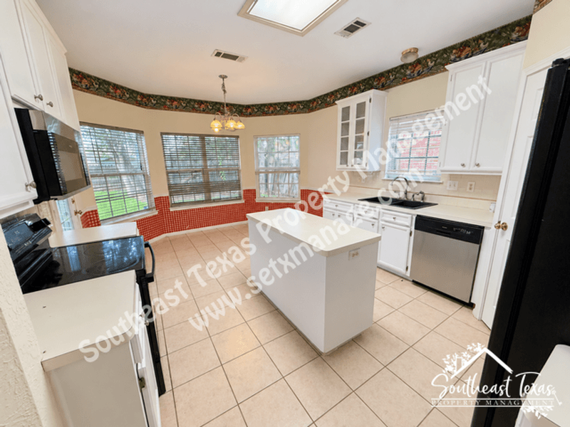 Beaumont House: 7920 Buttercup Drive