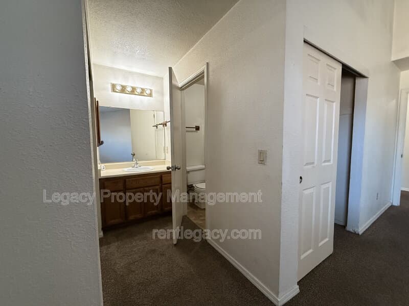 Sacramento House: 10 Gertz Ct