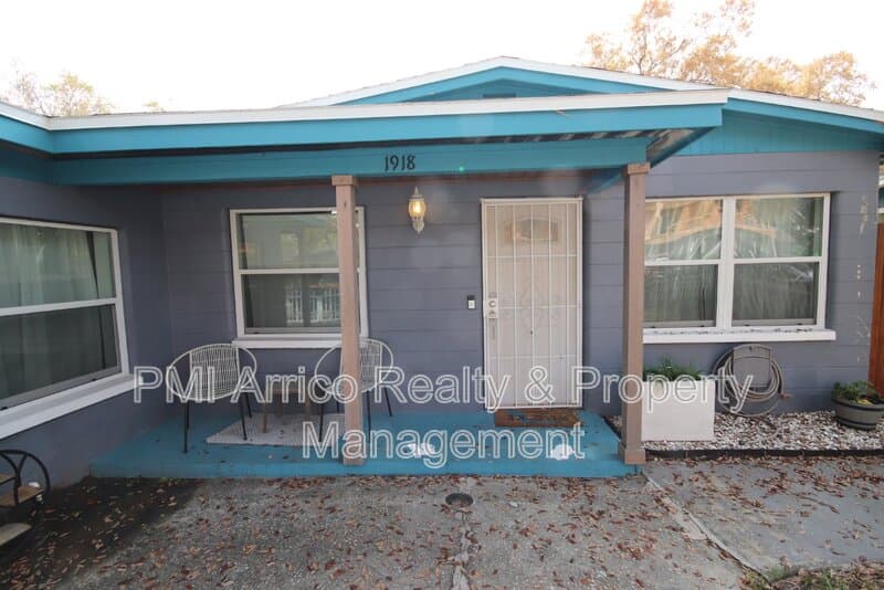 Tampa House: 1918 W Walnut St