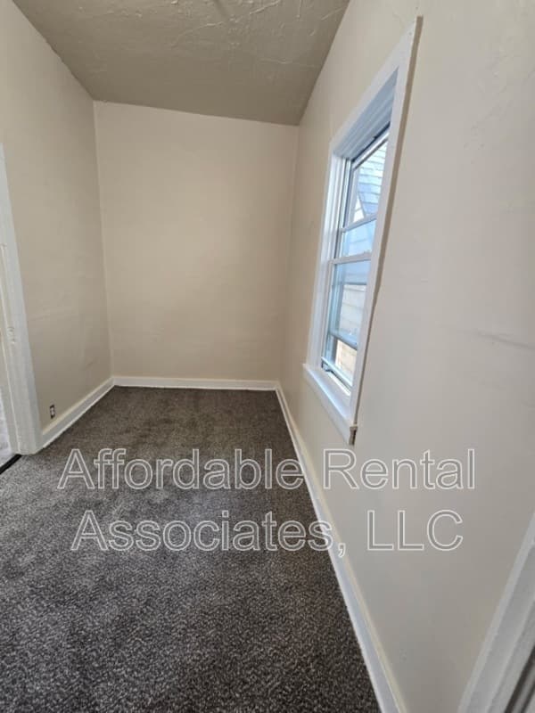 Milwaukee Condo: 1643 S 7th ST