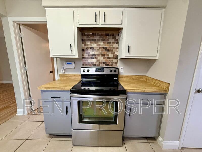 Altamonte Springs House: 914 Little Bend Road