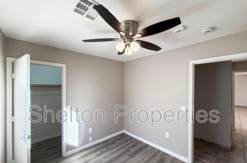 Phoenix House: 6301 W Earll Dr