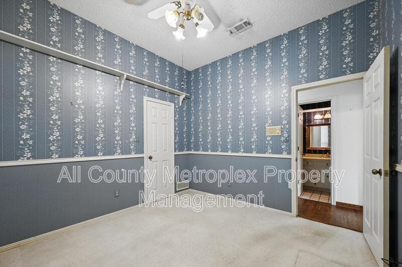 Dallas House: 9719 Amberley Dr