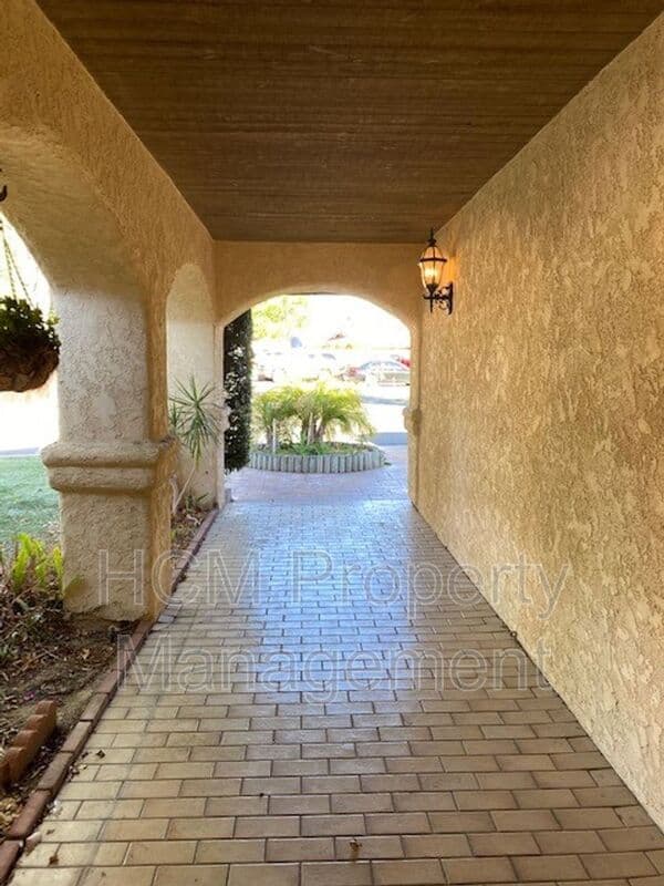 Orange House: 2448 N Love Lane
