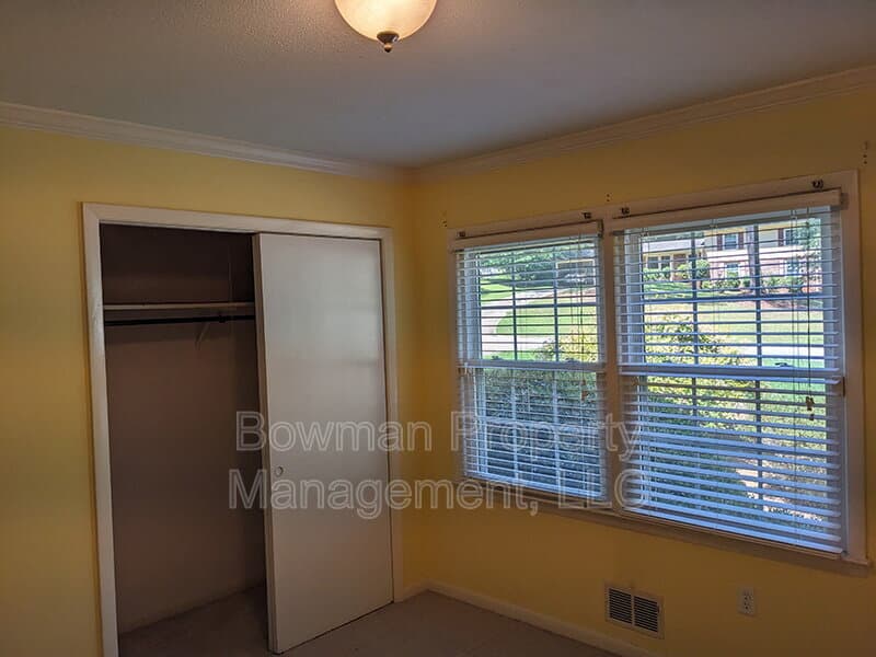 Athens House: 115 Davis Estates Rd