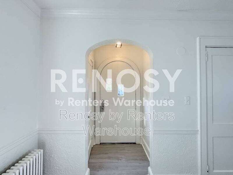 Norfolk House: 1084 Norview Avenue