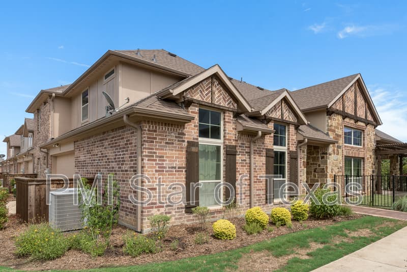 Arlington Townhome: 889 Birds Fort Trail
