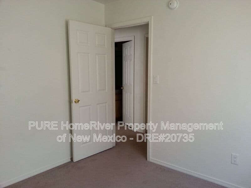 Farmington House: 200 Valle Vista Dr