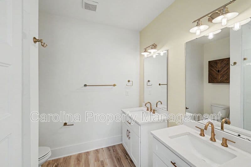 Charlotte House: 1521 Walton Rd
