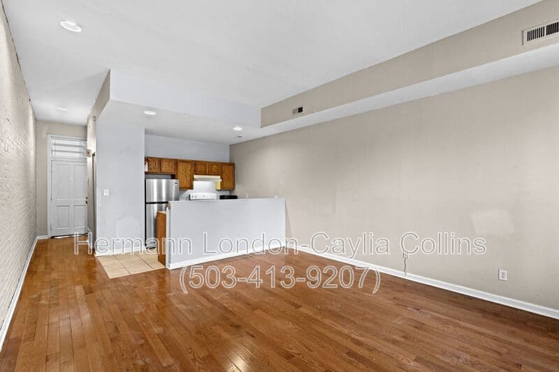 Saint Louis House: 1708 S Tucker Blvd