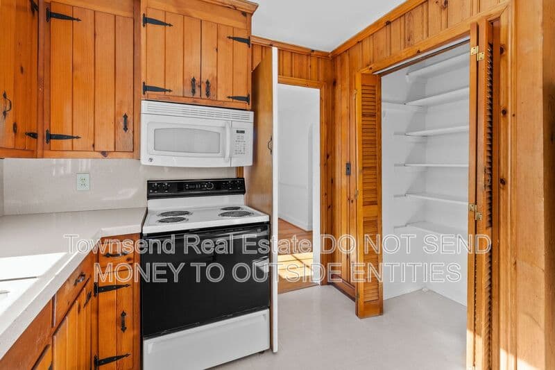 Fayetteville House: 315 Fairfield Dr.