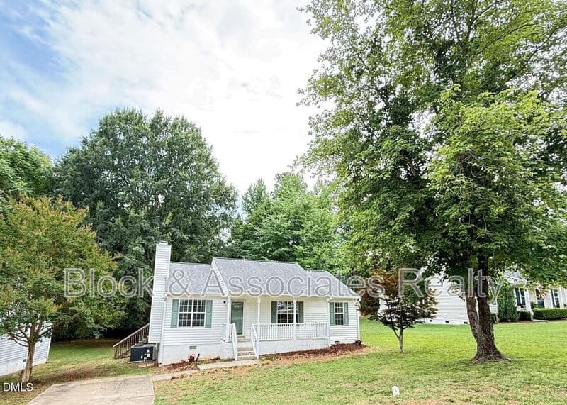 Wake Forest House: 610 E Jones Avenue