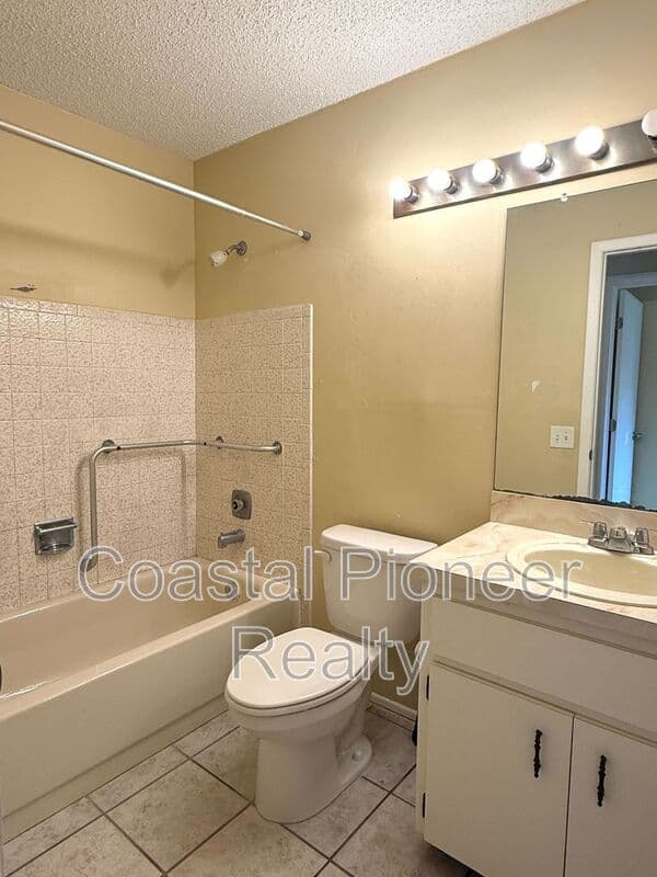 Spring Hill House: 6063 Shingler Ave