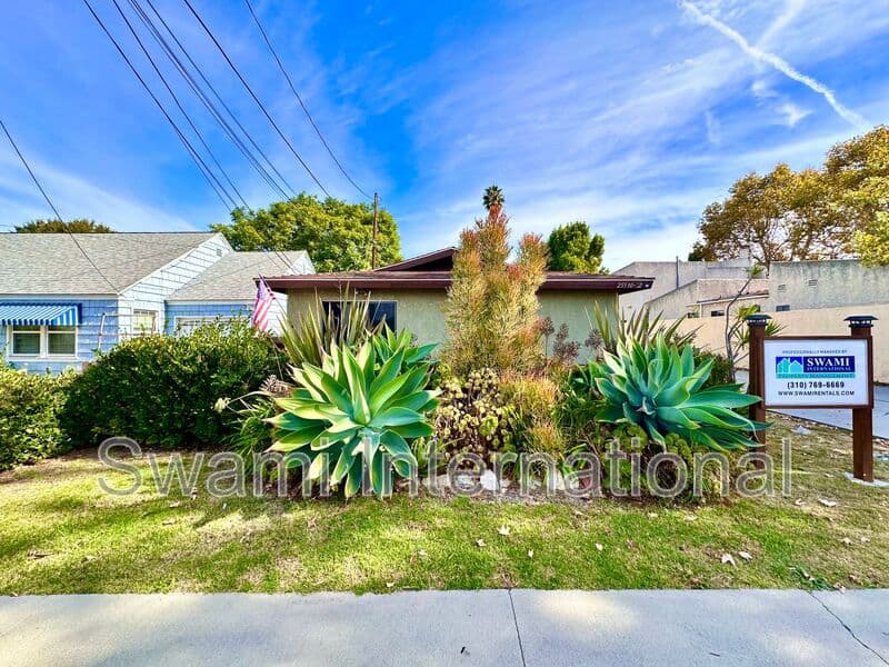 Lomita House: 25530 Oak St.