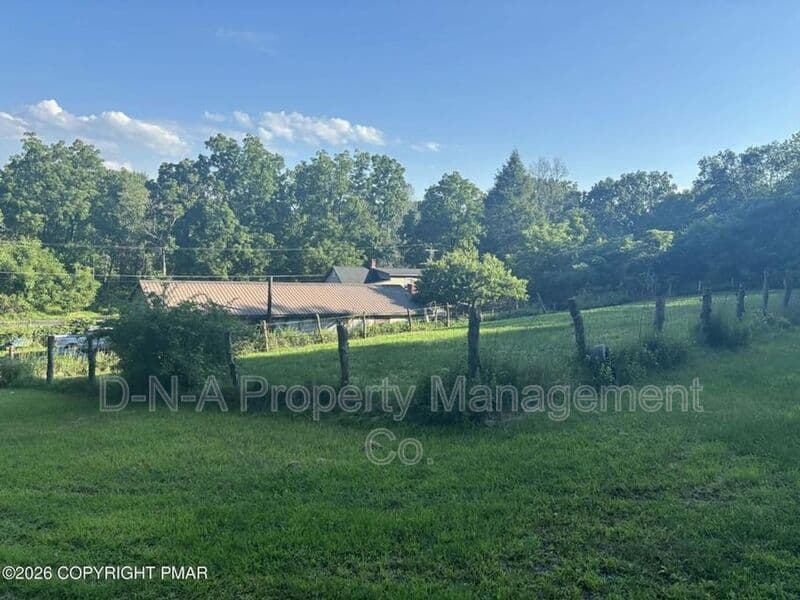 East Stroudsburg House: 135 Little Creek Lane